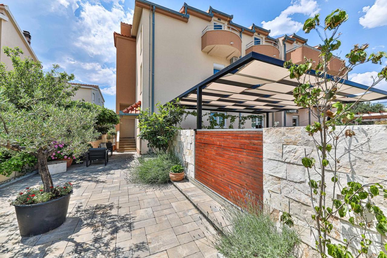 Apartmani Ana Kastela Bagian luar foto