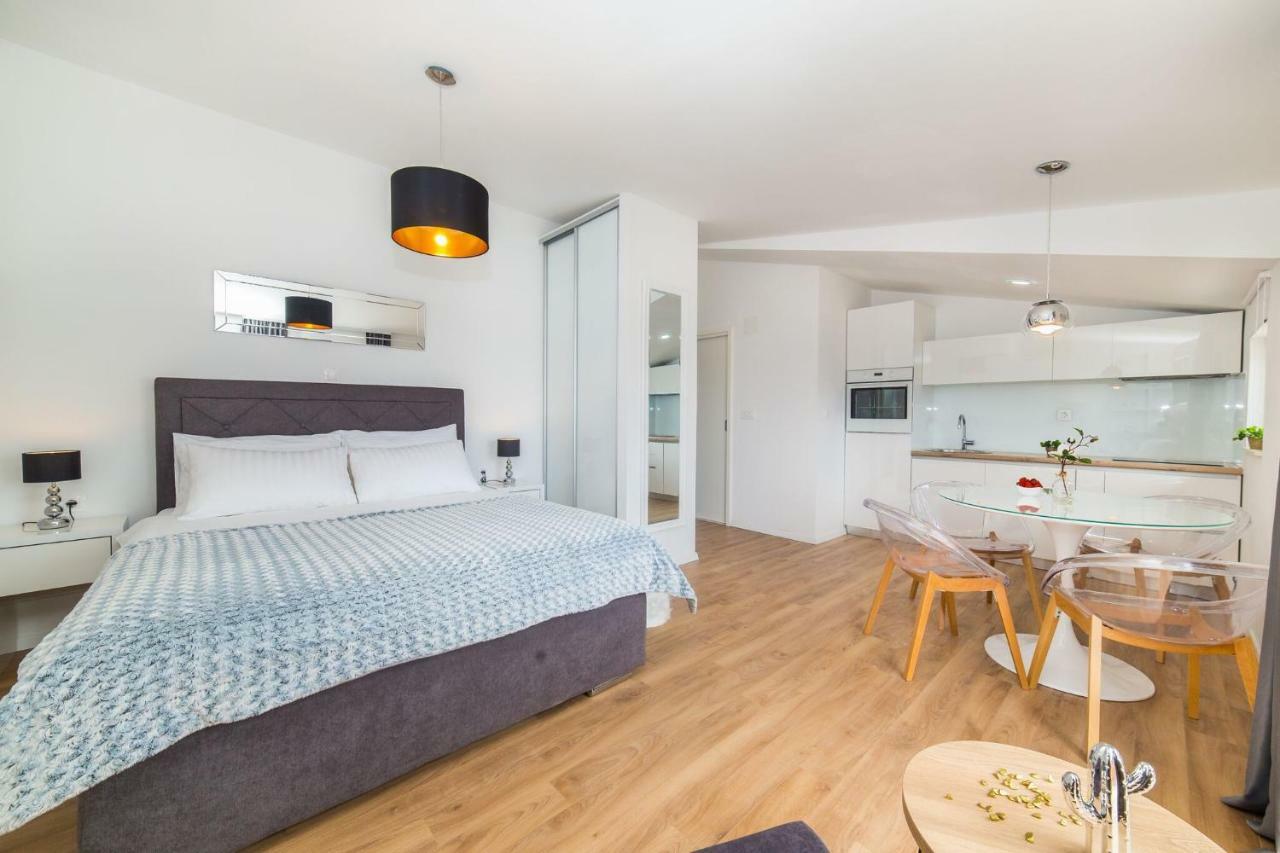Apartmani Ana Kastela Bagian luar foto